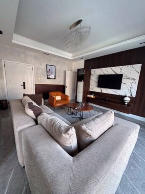 Classic Apartment | Laptop workspace, WiFi (free), bed sheets - SM LUSSO (Lagos)