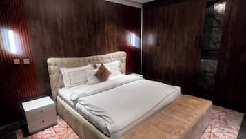 Family Apartment | Laptop workspace, WiFi (free), bed sheets