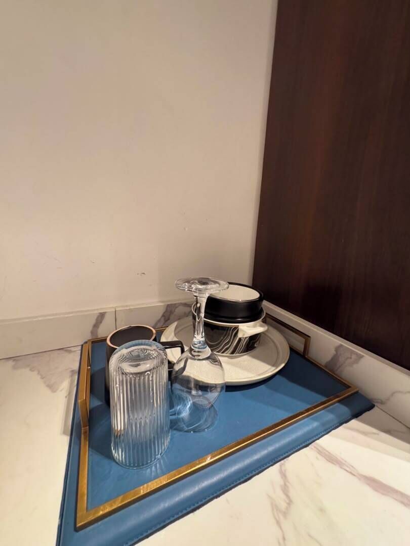 Espacio para trabajar con laptop, wifi gratis y ropa de cama 
