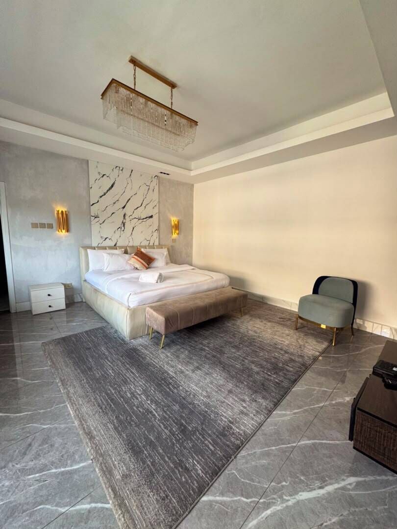 Espacio para trabajar con laptop, wifi gratis y ropa de cama 