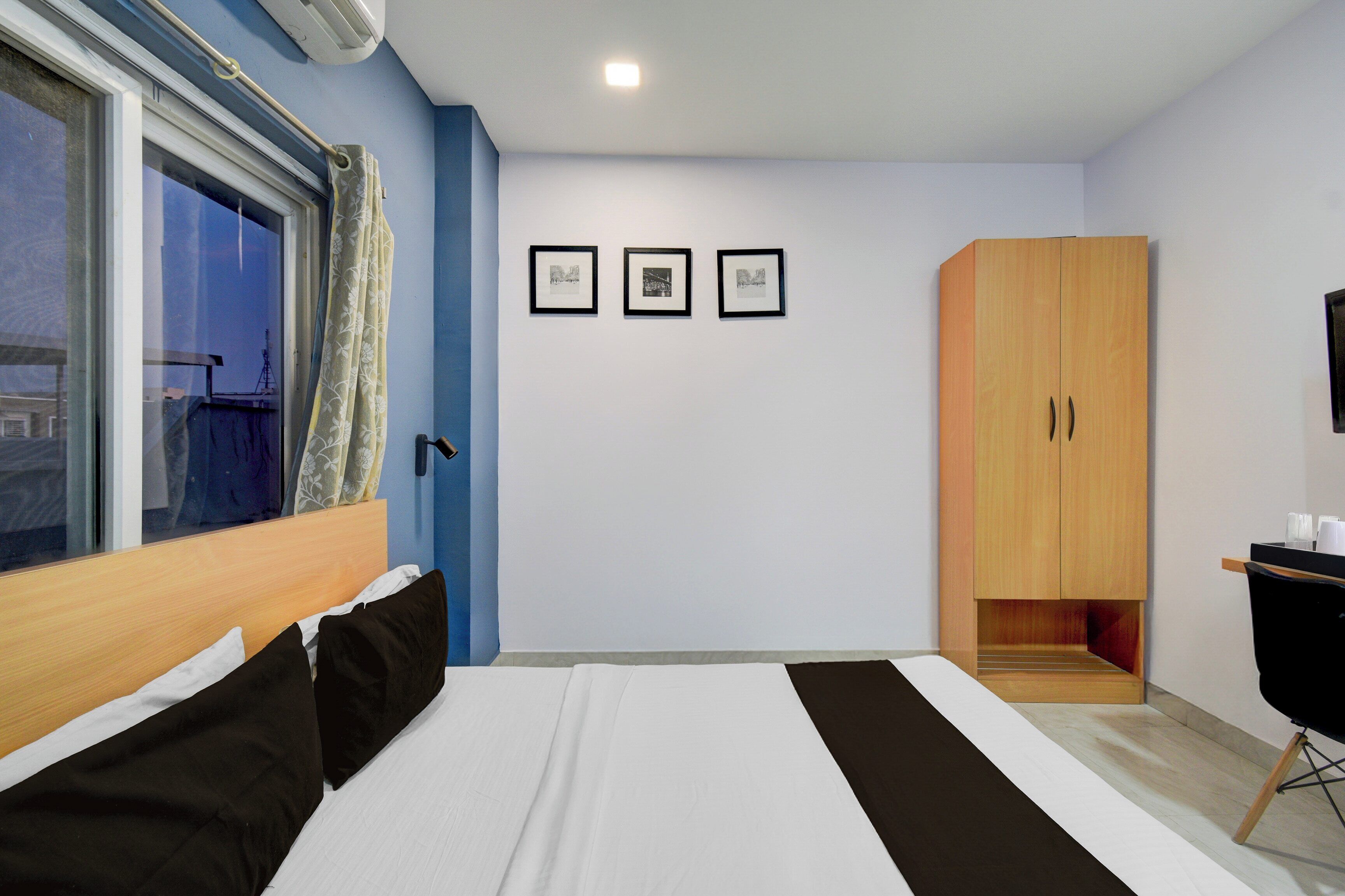 Desk, free WiFi, bed sheets
