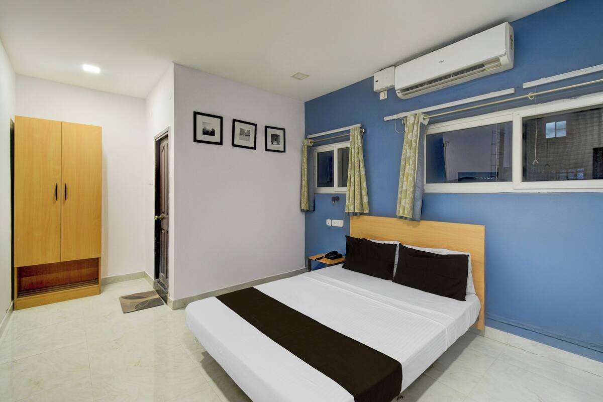 Escritorio, wifi gratis, ropa de cama