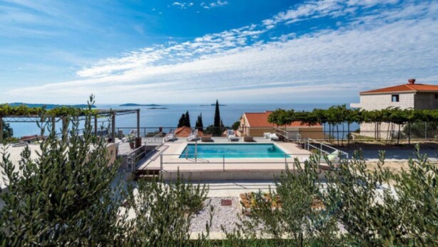 A rooftop pool with a view of the sea and distant islands. - Apartments Klis -two-bedroom Apartment With Terrace (Zupa dubrovacka)