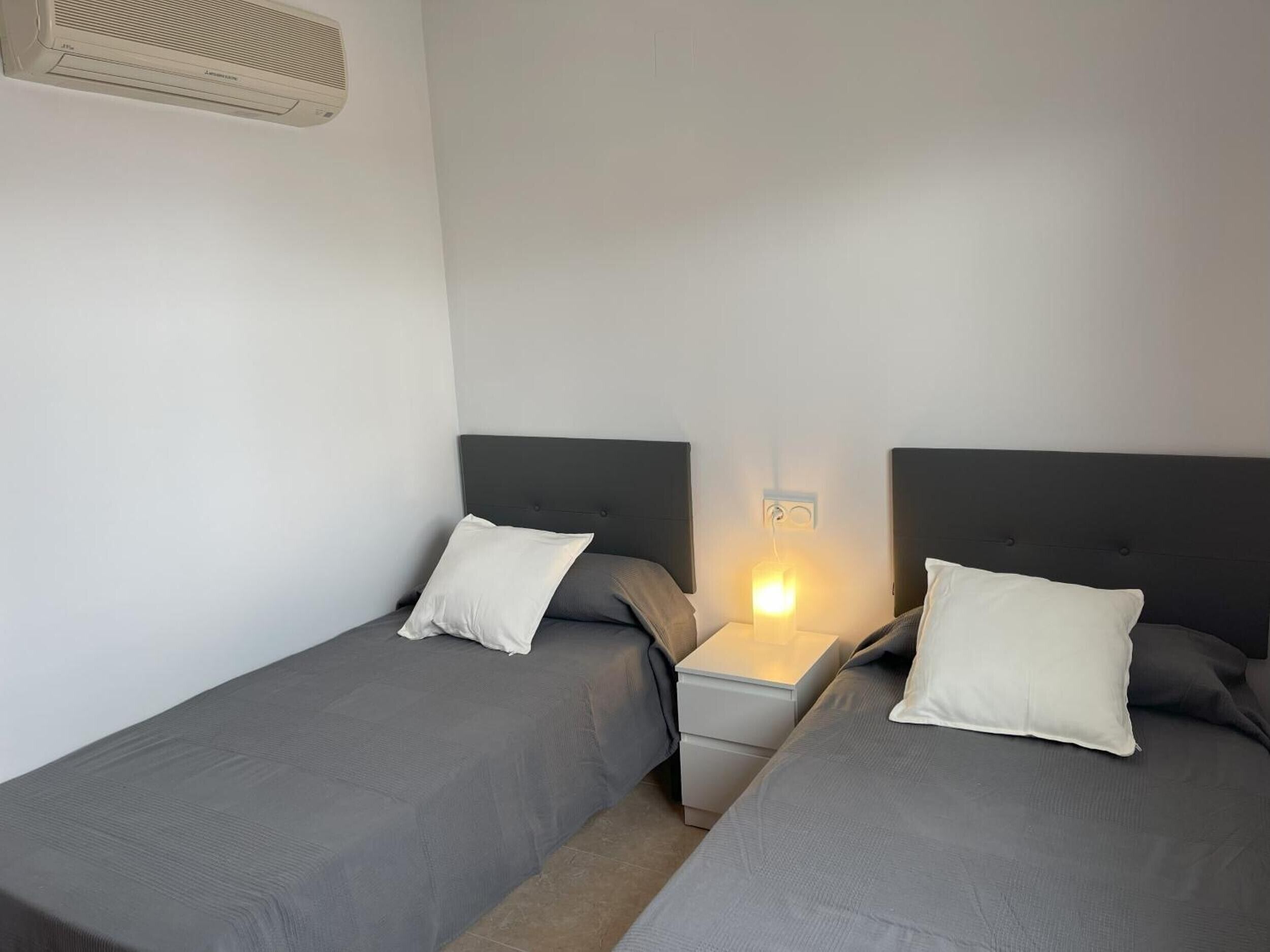 2 dormitorios, tabla de planchar con plancha, wifi y ropa de cama