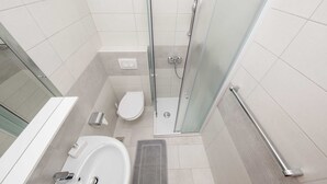 A modern bathroom with a glass-enclosed shower, a toilet, and a bathtub. - Guest House Villa Anggela - Double Room With Balcony and Sea View (Rab)