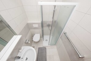 A modern bathroom with a glass-enclosed shower, a toilet, and a bathtub. - Guest House Villa Anggela - Double Room With Balcony and Sea View (Rab)