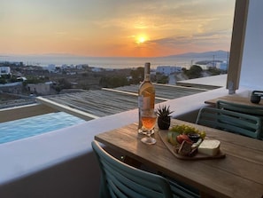 Outdoor dining - Ostria View Resort (Mykonos)
