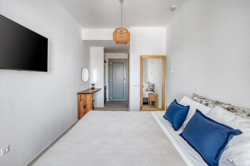 Deluxe Double Room, Balcony, Sea View | In-room safe, iron/ironing board, WiFi (free)