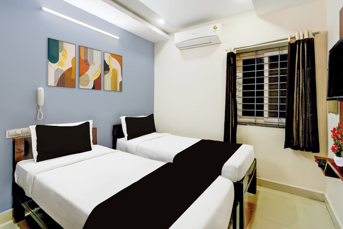 Desk, free WiFi, bed sheets