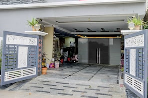 Exterior detail - Super Collection O Khajaguda Hills (Hyderabad)