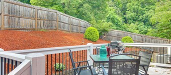 Walk to Waynesville Hot Spots! 'Woodland Cottage'