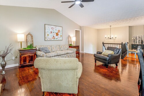 Near Lake Allatoona! Suburban Home w/ Deck & Yard