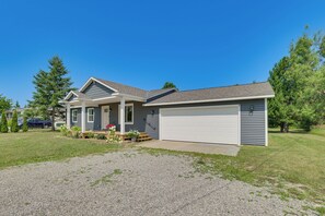 Exterior - Bike to Lake Michigan! Updated Home in Charlevoix (Charlevoix)
