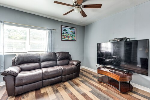 9 Mi to Dtwn Charleston! Park Circle Extended Stay