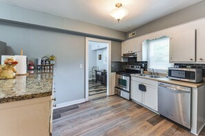 Coffee/tea maker, fridge, microwave, stovetop