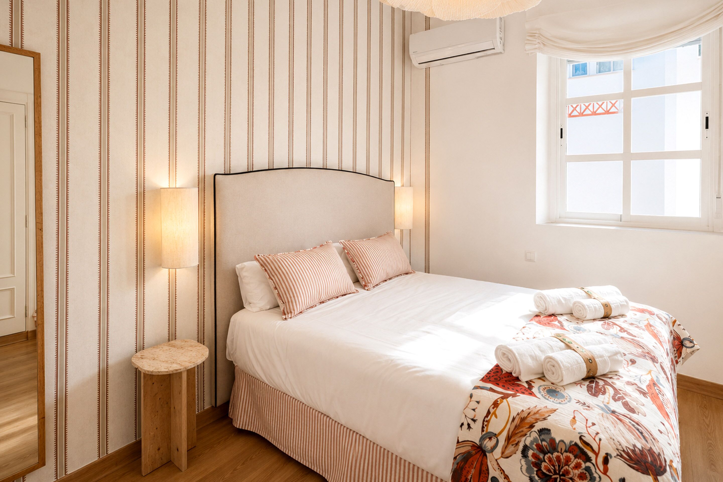 4 habitaciones, escritorio, tabla de planchar con plancha y wifi gratis 