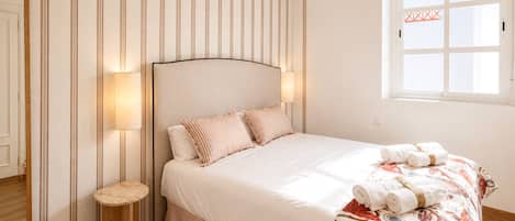 Apartment (4 Bedrooms) | 4 bedrooms, desk, iron/ironing board, WiFi (free)