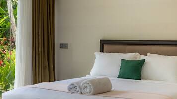 Villa | In-room safe, iron/ironing board (on request), WiFi (free), bed sheets
