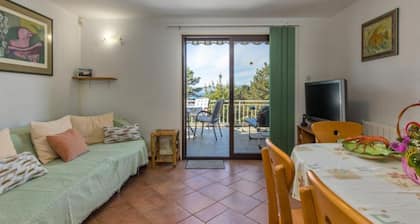 Apartment Villa Mirna - Three Bedroom Apartment With Balcony and Sea View