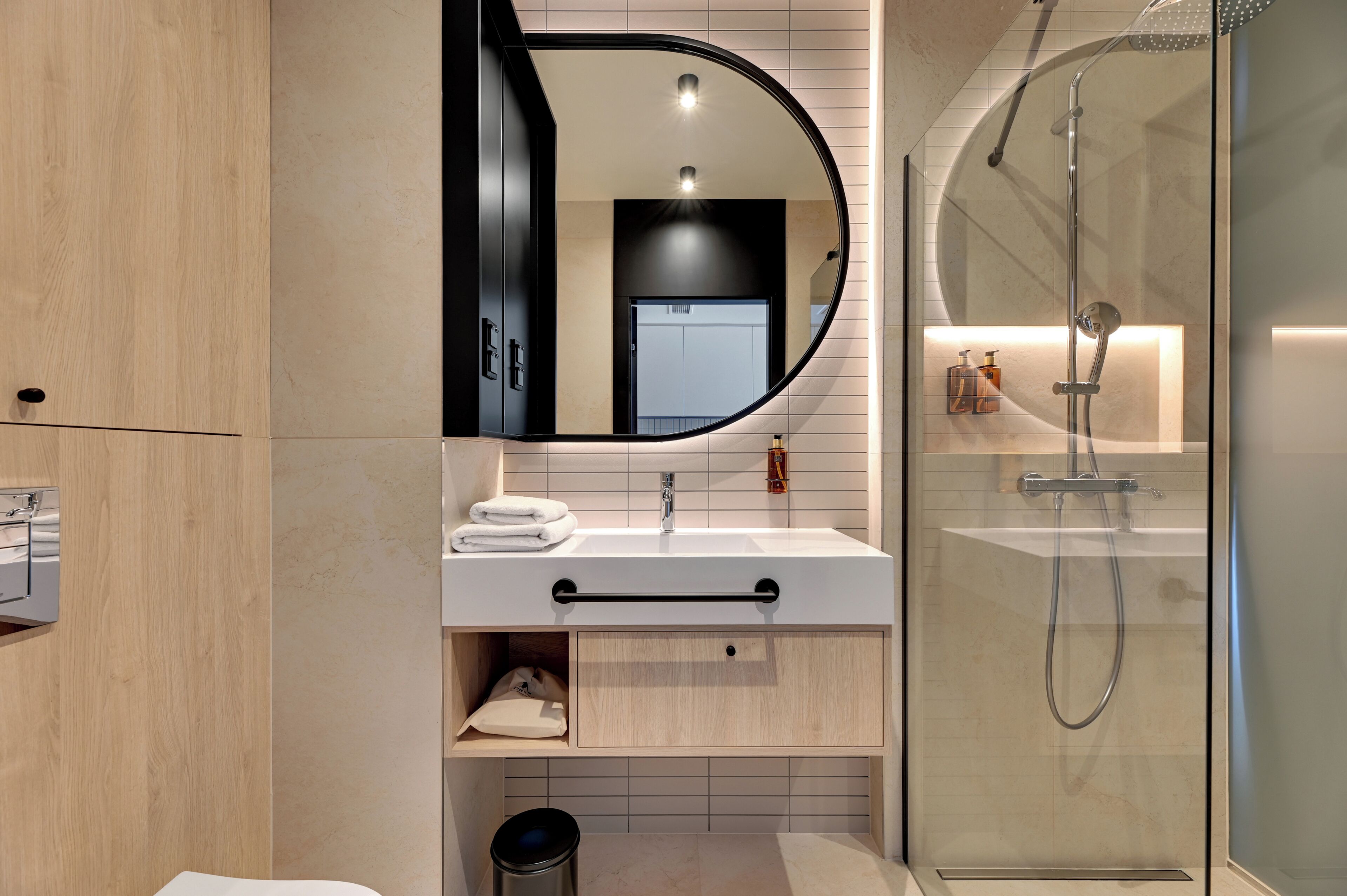Classic-Apartment, Balkon, Parkblick | Badezimmer