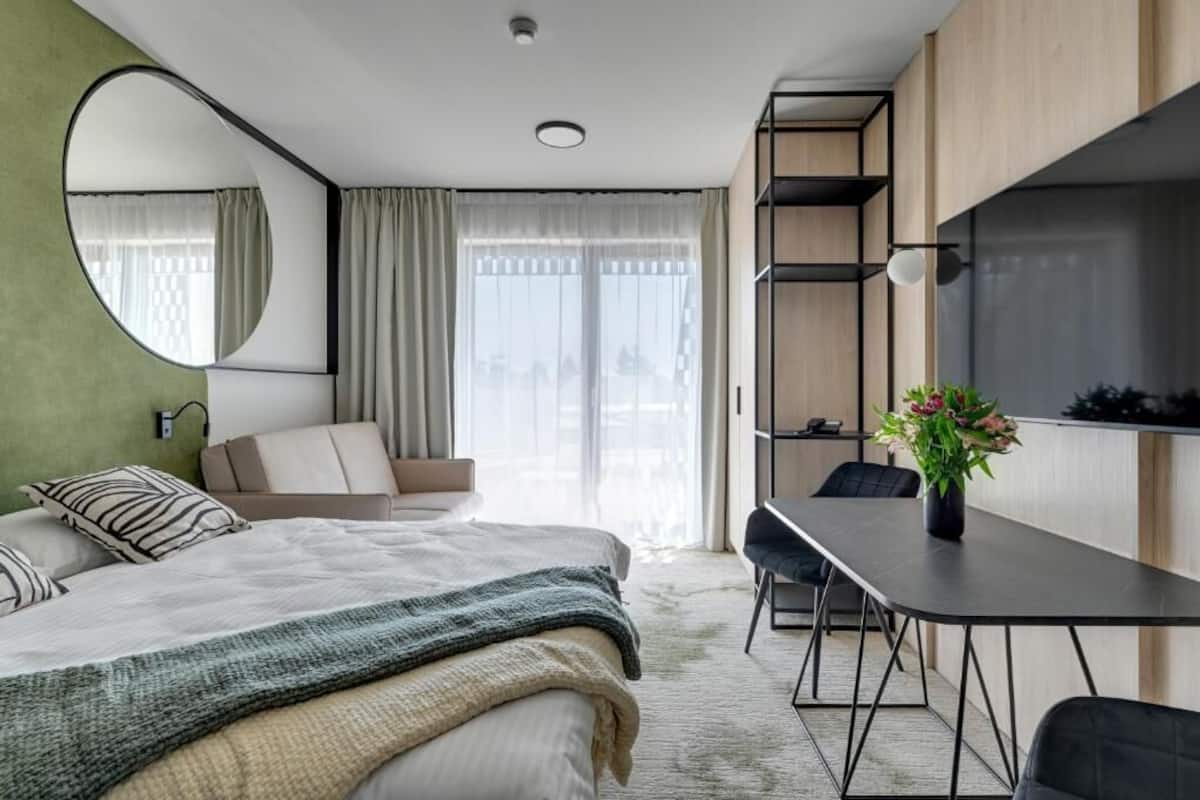 Departamento clásico, balcón, vista al parque | Tabla de planchar con plancha y wifi gratis 