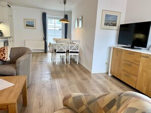 Living area - Neue Straße, Apartment 1 - Modern, centrally located 2-room upstairs apartment for (Sylt)