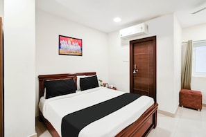 Deluxe Double Room | Desk, WiFi (free) - Super Collection O Madhapur (Hyderabad)