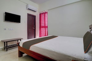 Classic Room | Desk, WiFi (free) - Super Collection O Manikonda (Hyderabad)