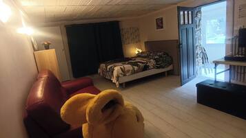 2 bedrooms, Internet, bed sheets
