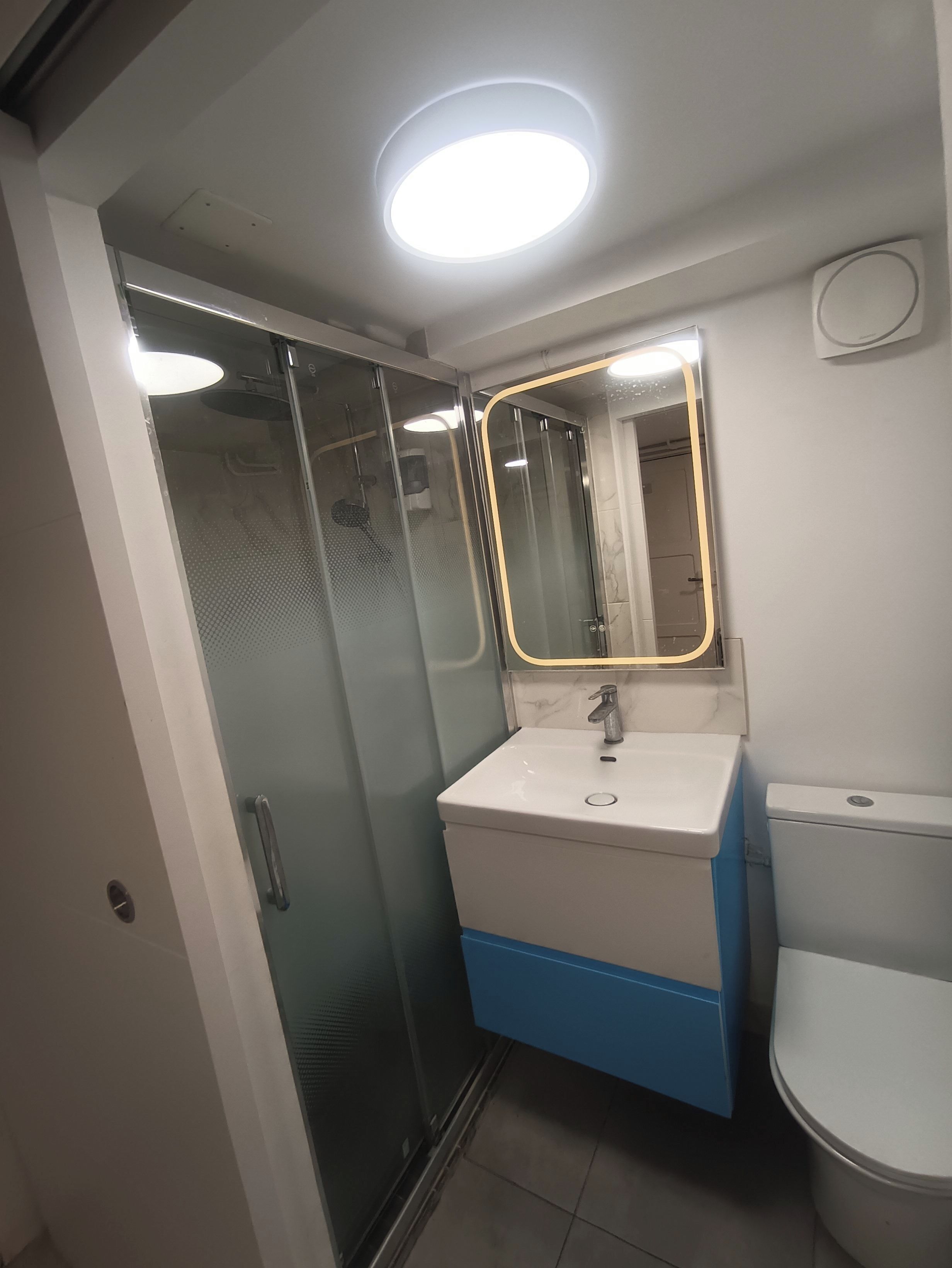 Douche, serviettes fournies