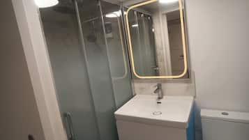 Douche, serviettes fournies