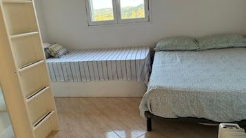 4 bedrooms, WiFi, bed sheets