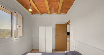 Rural house 'Maset De La Salut' with mountain views, Wi-Fi, and air conditioning