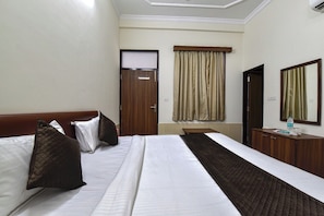 Shared Dormitory, Garden View | Desk, free WiFi - Vedantam Shri (Khatoo)