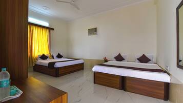 Family Room, Garden View | Desk, free WiFi