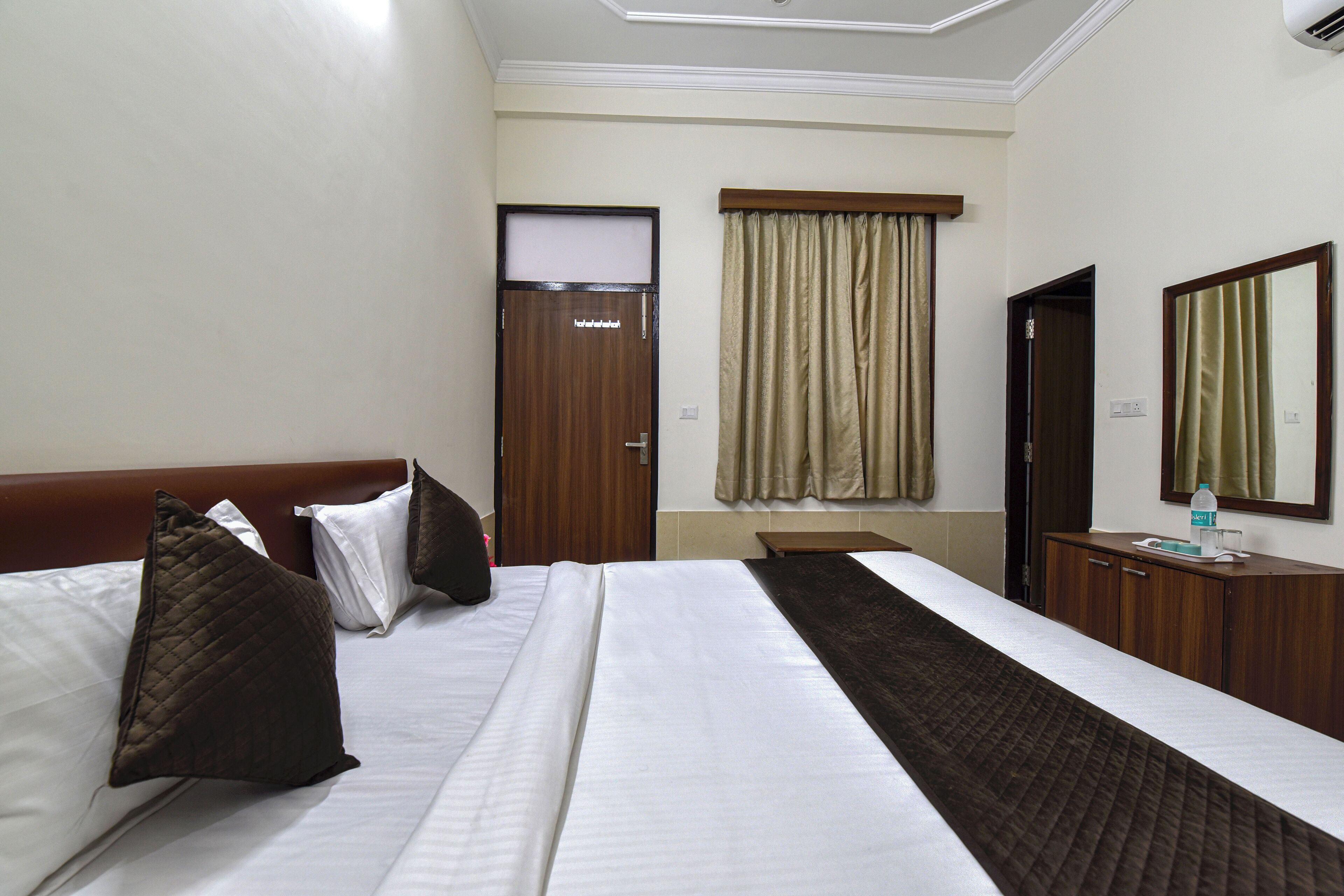 Premium Room, Garden View | Desk, free WiFi
