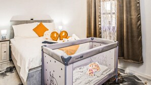 2 slaapkamers, een strijkplank/strijkijzer, reisbedje, gratis wifi