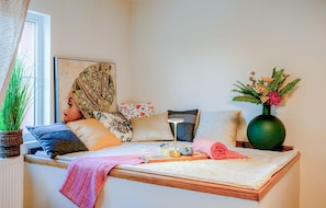 3 bedrooms, iron/ironing board, travel cot, free WiFi