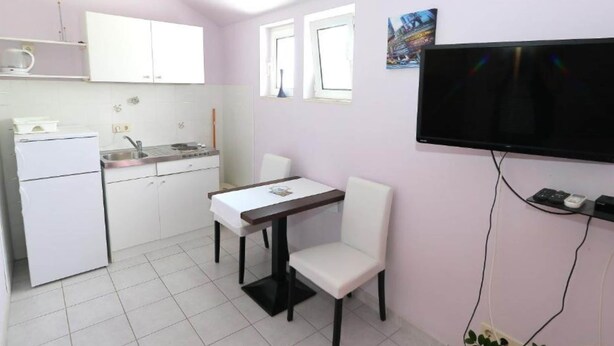 Apartamento | Cozinha privada | Cafeteira/chaleira, geladeira, micro-ondas, cooktop
