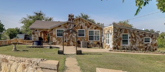 Texas Hill Country Home: Quiet Yard + Patio