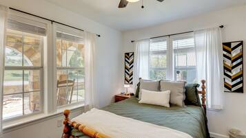 2 bedrooms, iron/ironing board, internet, bed sheets