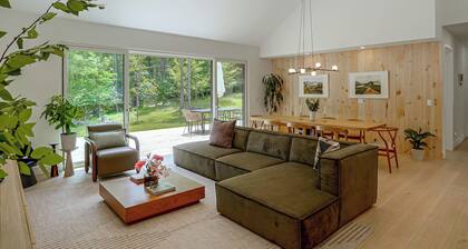 Catskills New Build w/ Private Hot Tub!