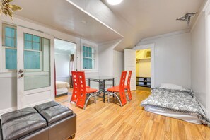 Room - 1 Mi to Dtwn Stockton! Upstairs Apt w/ Shared Yard (Stockton)