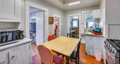 1 Mi to Dtwn Stockton! Upstairs Apt w/ Shared Yard