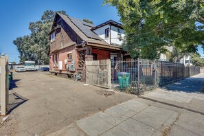 Exterior - 1 Mi to Dtwn Stockton! Upstairs Apt w/ Shared Yard (Stockton)
