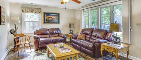 TV, fireplace, DVD player