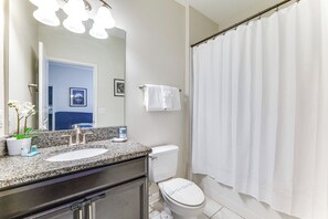 Bathroom - Private Pool & Game Room! ChampionsGate Resort Gem (Davenport)