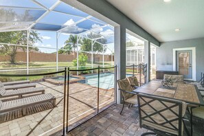 Outdoor dining - Private Pool & Game Room! ChampionsGate Resort Gem (Davenport)