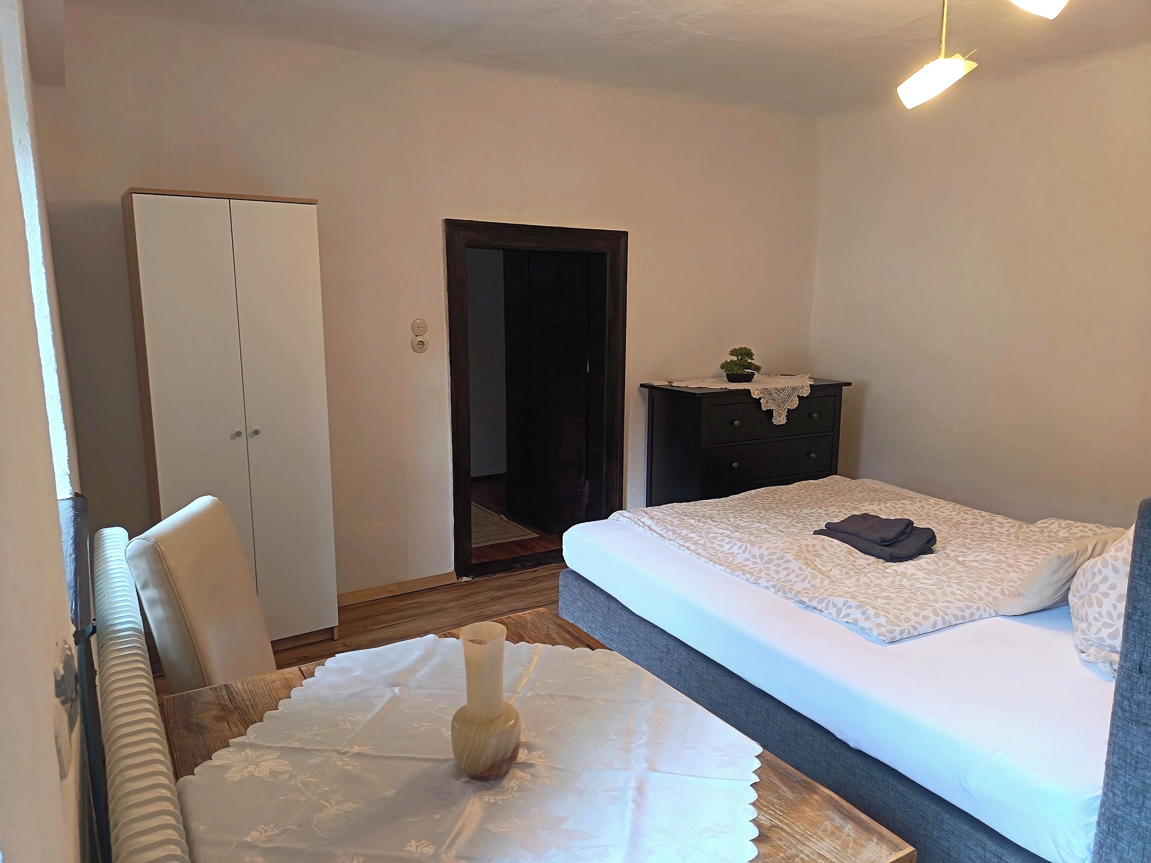 1 室のベッドルーム、WiFi、ベッドシーツ