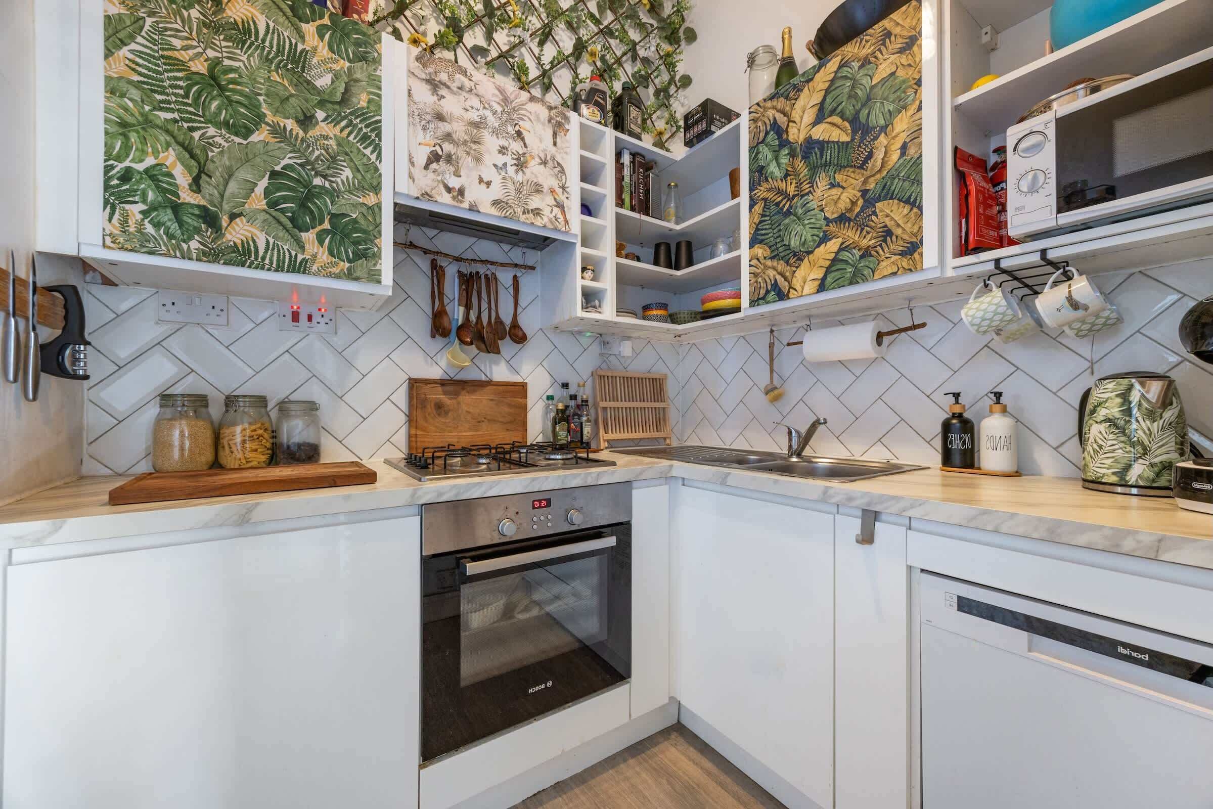 Coffee/tea maker, fridge, microwave, oven